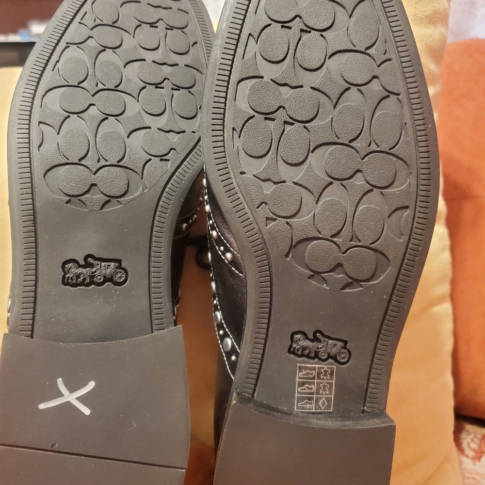 Beautiful Coach Loafers - Picture 4 of 8
